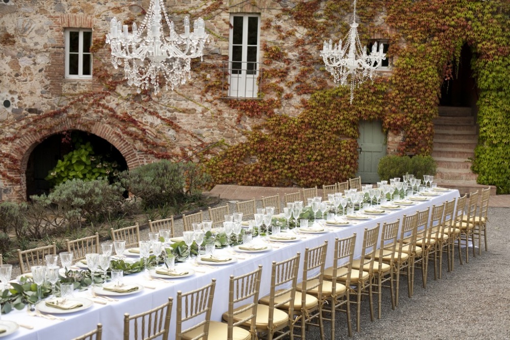 long imperial table with chandelier in a romatic villa in siena