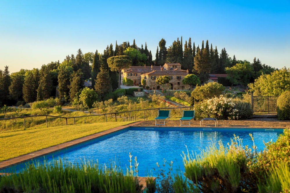 aerial view of a romantic wedding farmhouse in tuscany