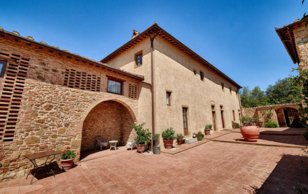 square of a romantic wedding venue in tuscany