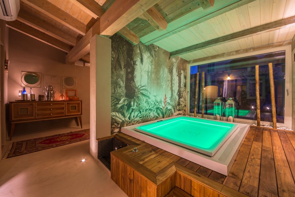 Spa with jacuzzi at wedding venue in Maremma