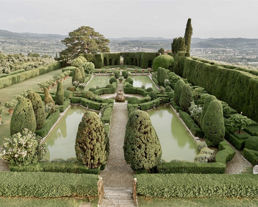 Stunning Italian garden of Tuscan villa