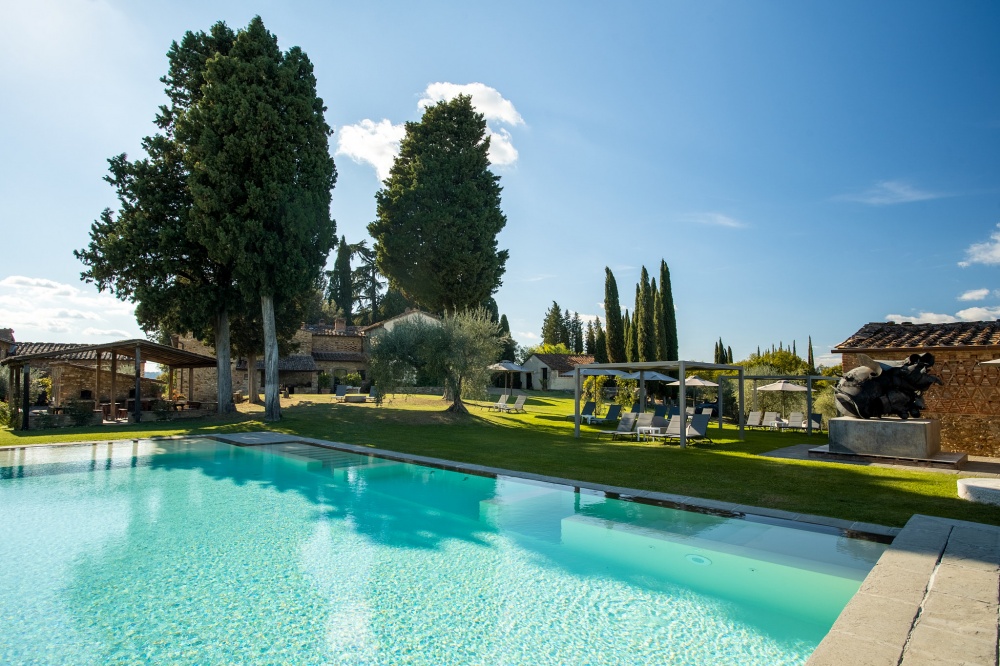 Swimming pool and garden of wedding farmhouse in Tuscany