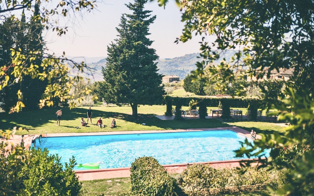 Swimming pool at villa for wedding in Tuscany
