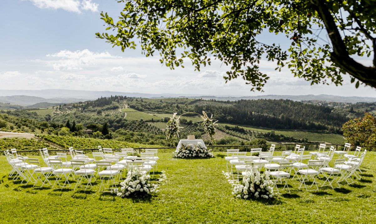 Symbolic ceremony in Tuscany with view