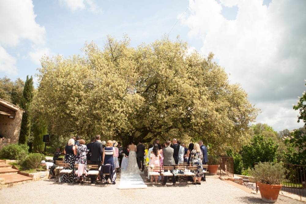 symbolic wedding in florence countryside venue