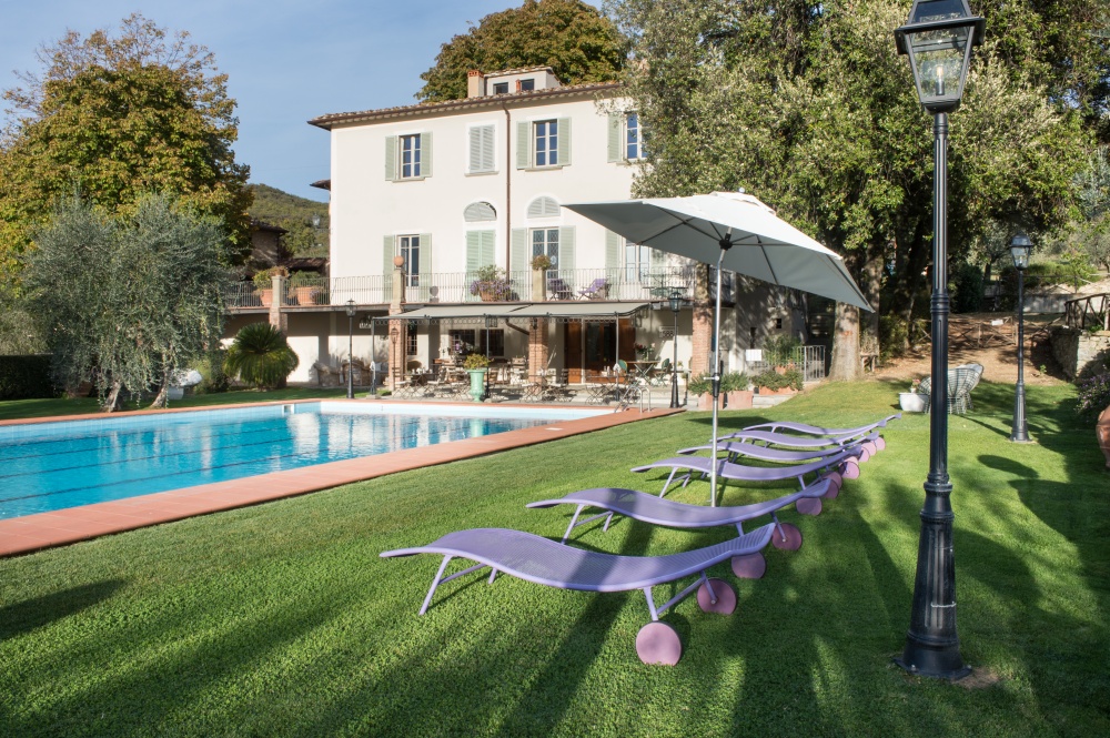 pool for wedding in tuscany