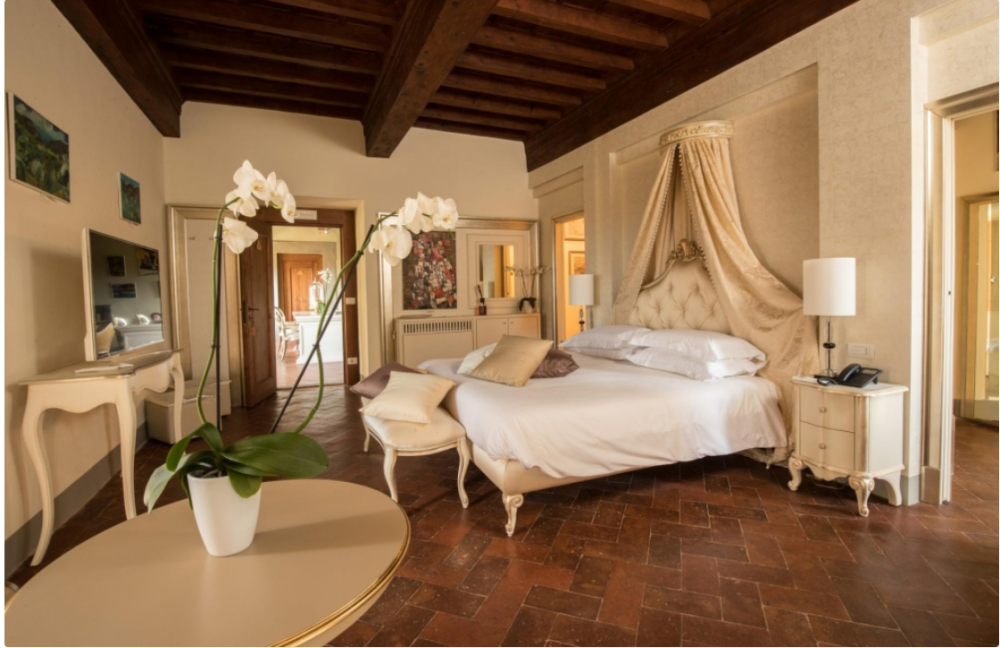 tuscan wedding villa with room