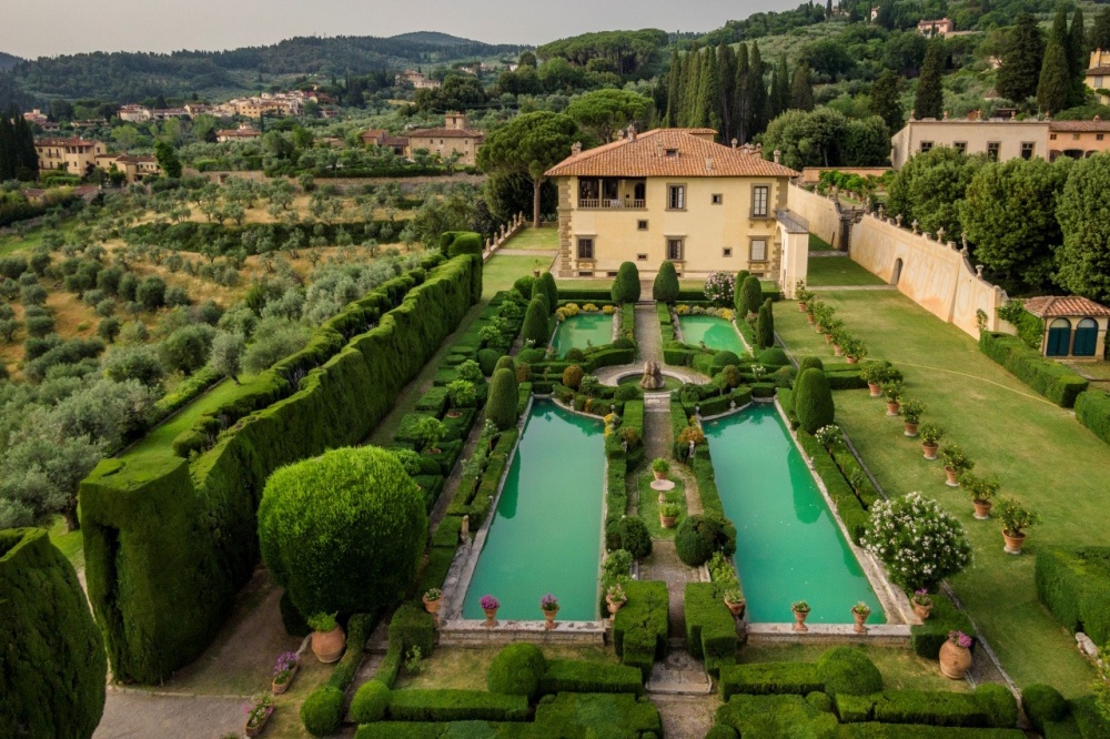 tuscan wedding villa with italian garden