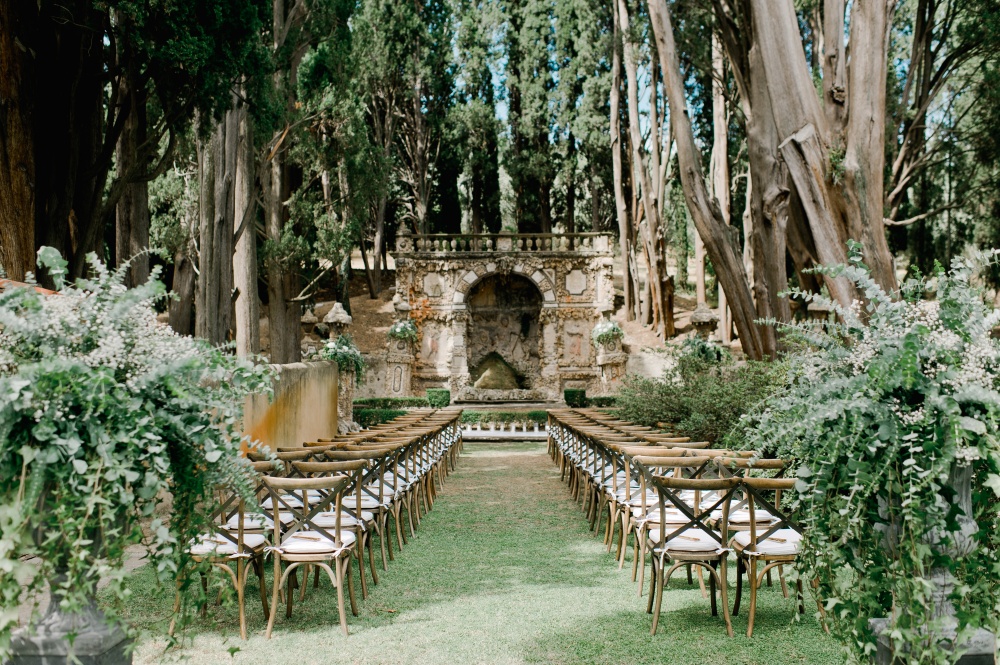 tuscan wedding ceremony in villa