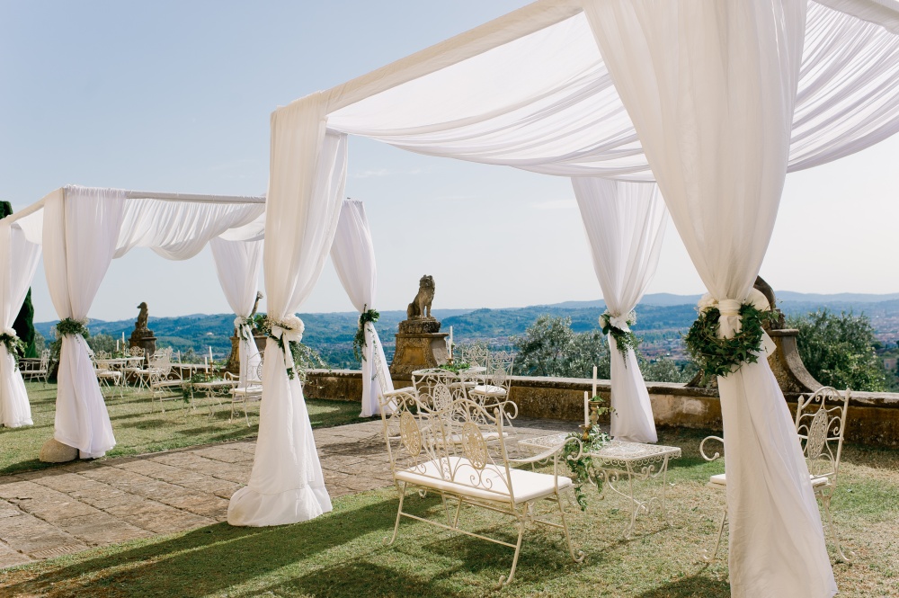 tuscan wedding cocktail villa