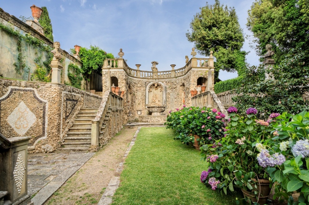 tuscan wedding villa grotto view
