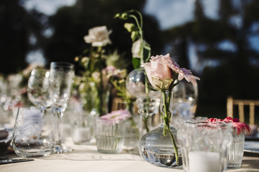 tuscany vibes country wedding table with flowers decoration