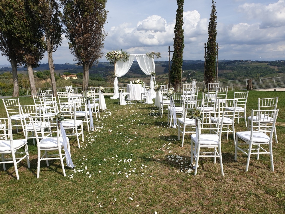 wedding ceremony in a villa in tuscany