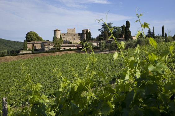 tuscany-wedding-castles-front-garde-view-of-the-facade-of-the-venue