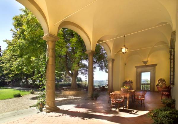 loggia for weddings and events in a villa in tuscany