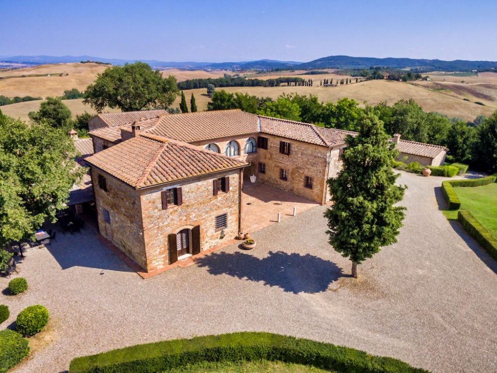 View of villa for wedding in Siena