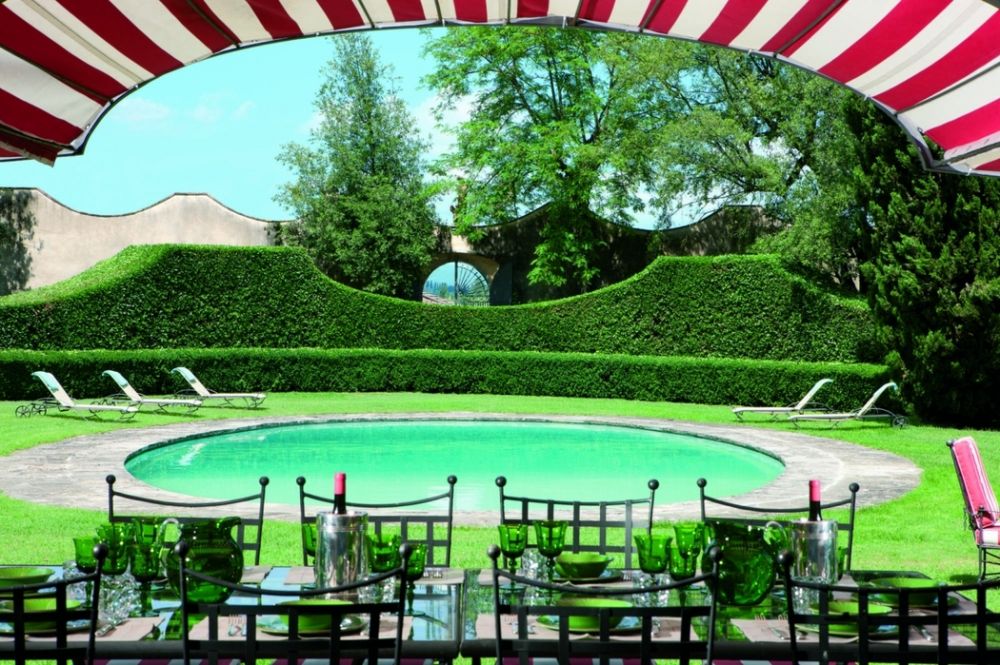 View of the pool and the tables at the villa in Florence