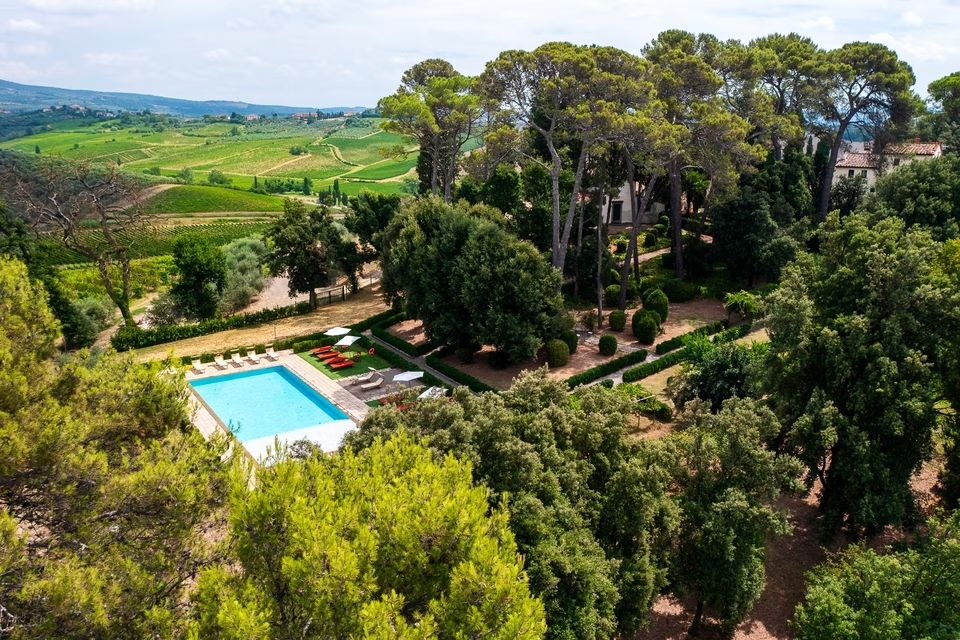 View of the pool at the villa for wedding in Tuscany