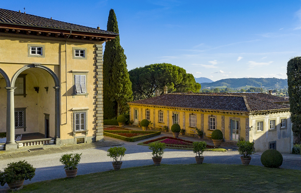 View of villa and dependance of villa in Lucca for wedding receptions