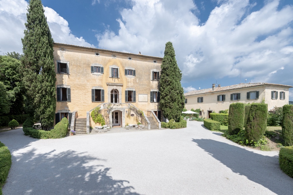 View of villa for wedding in Tuscany