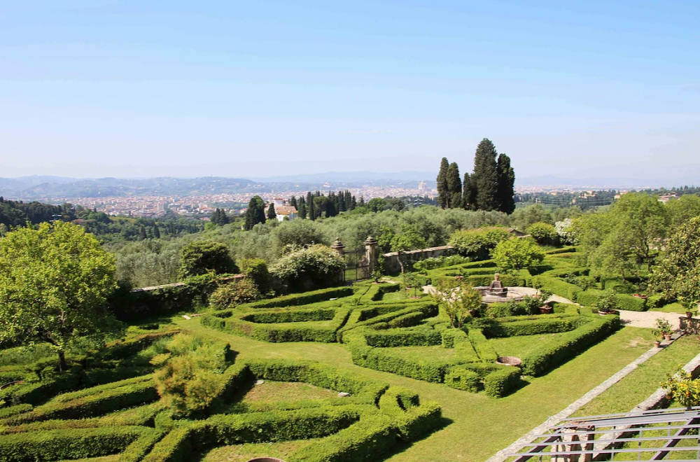 italian garden in a villa for marriage in tuscany