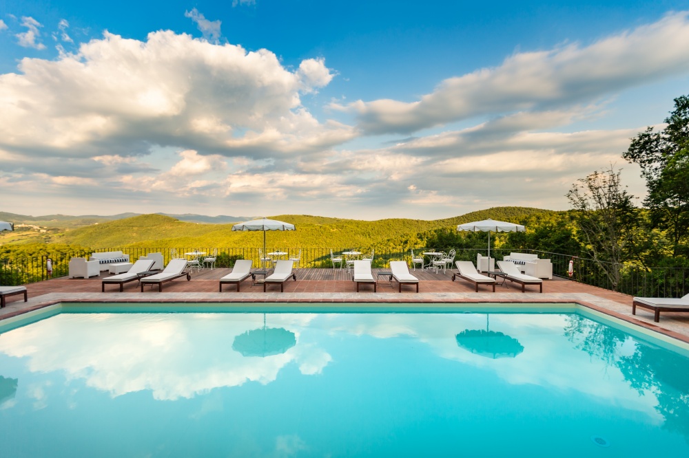 pool in a villa for wedding in siena