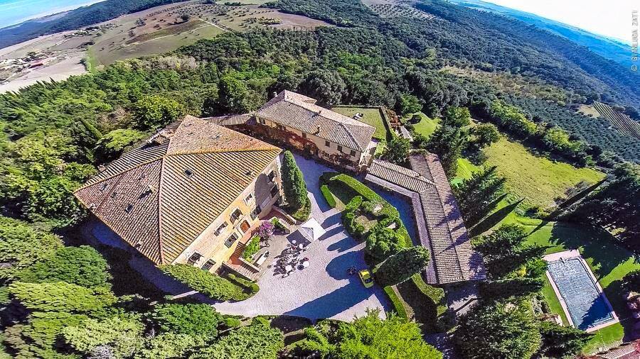 aerial view of a villa for wedding in tuscany