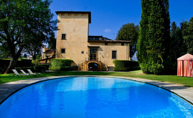 pool in a villa for wedding in florence