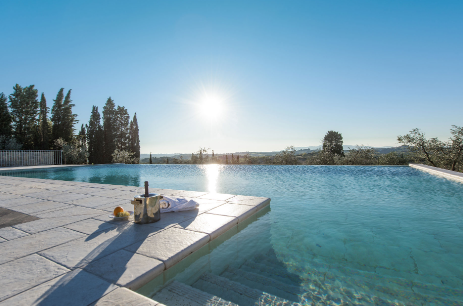 infinity pool with view in a villa for weddings on the tuscan hills