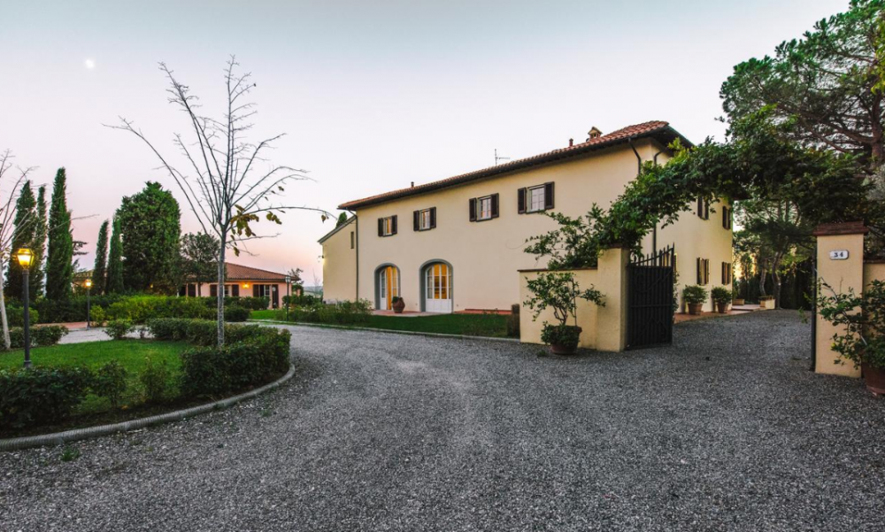 entrance of a villa for wedding receptions and events on the tuscan hills