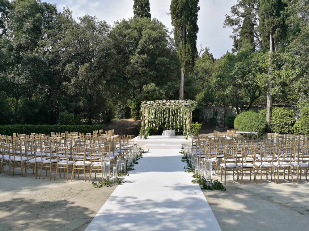 ceremony in a villa for wedding in italy