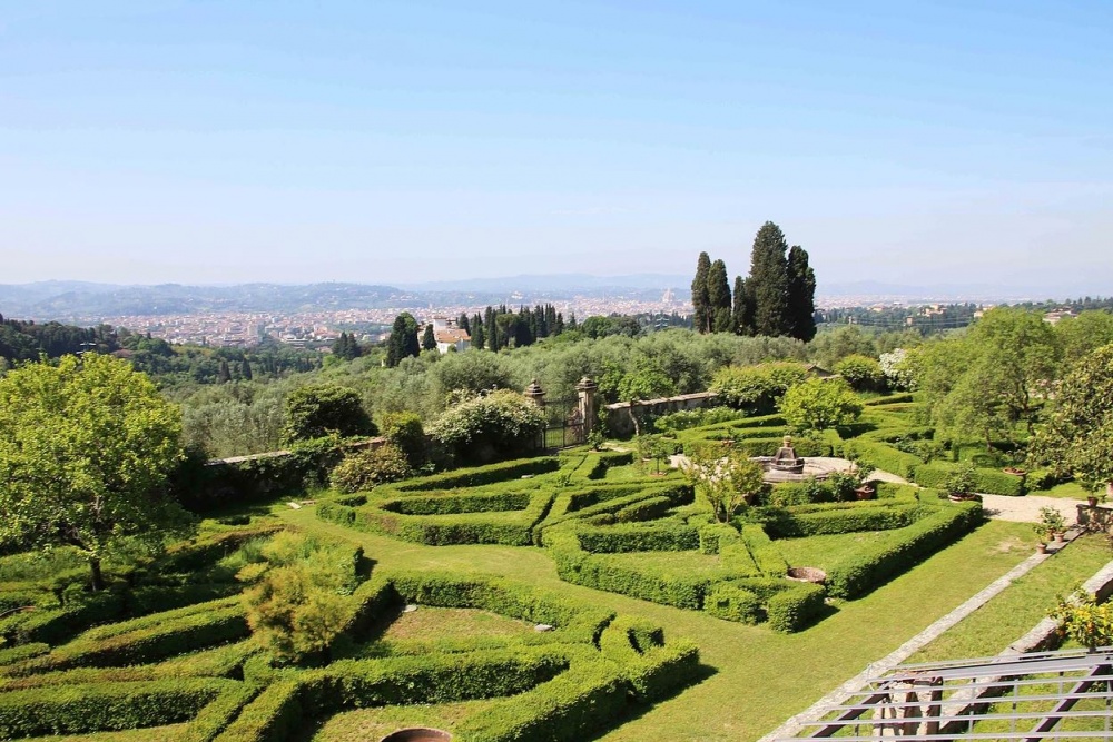 villa wedding with italian garden in italy