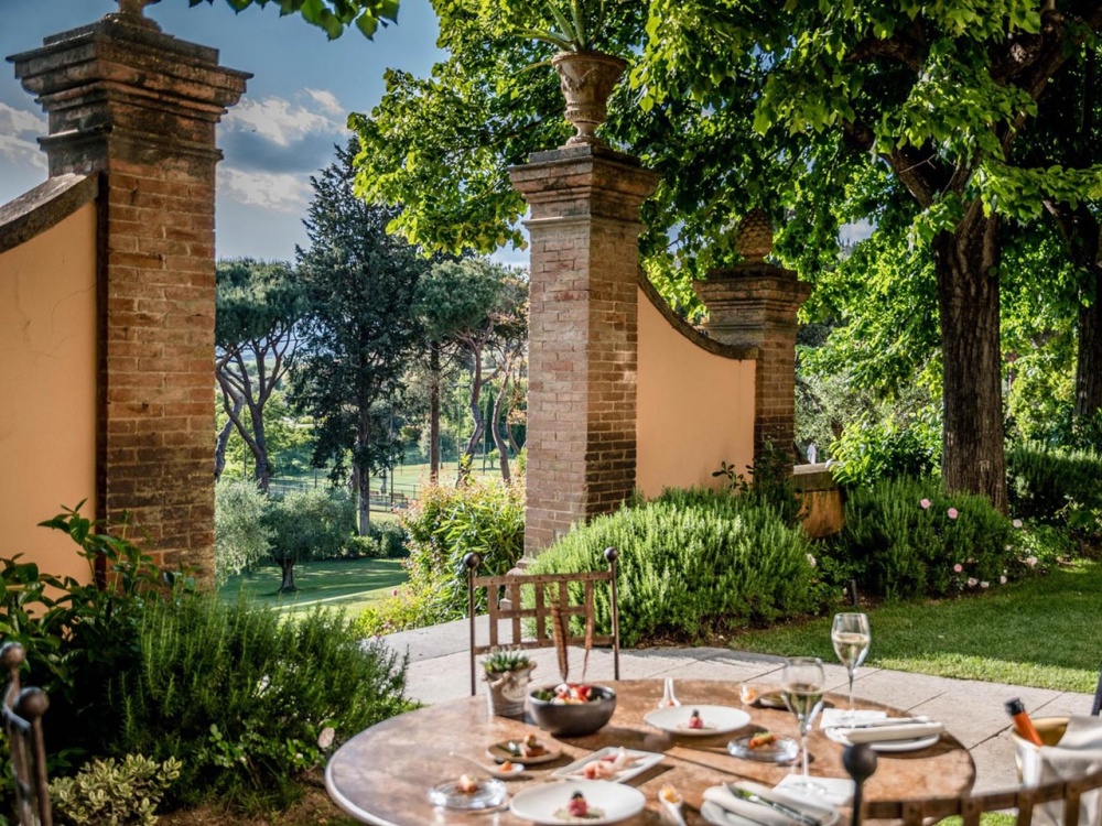 wedding villa in tuscany breakfast service