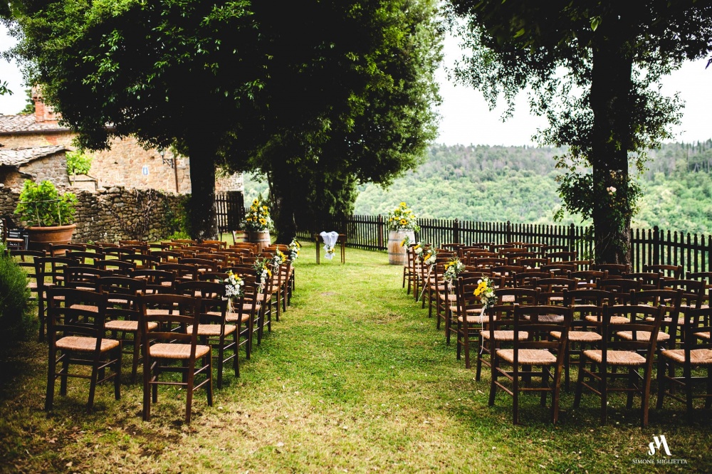 wedding ceremony in a castle in tuscany