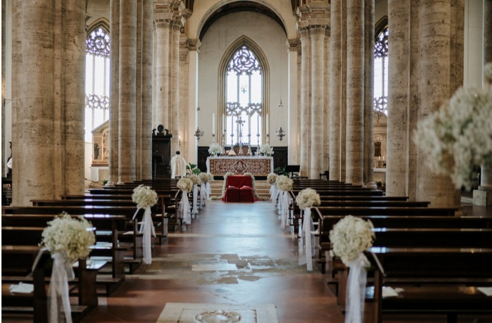 wedding ceremony decoration in pienza