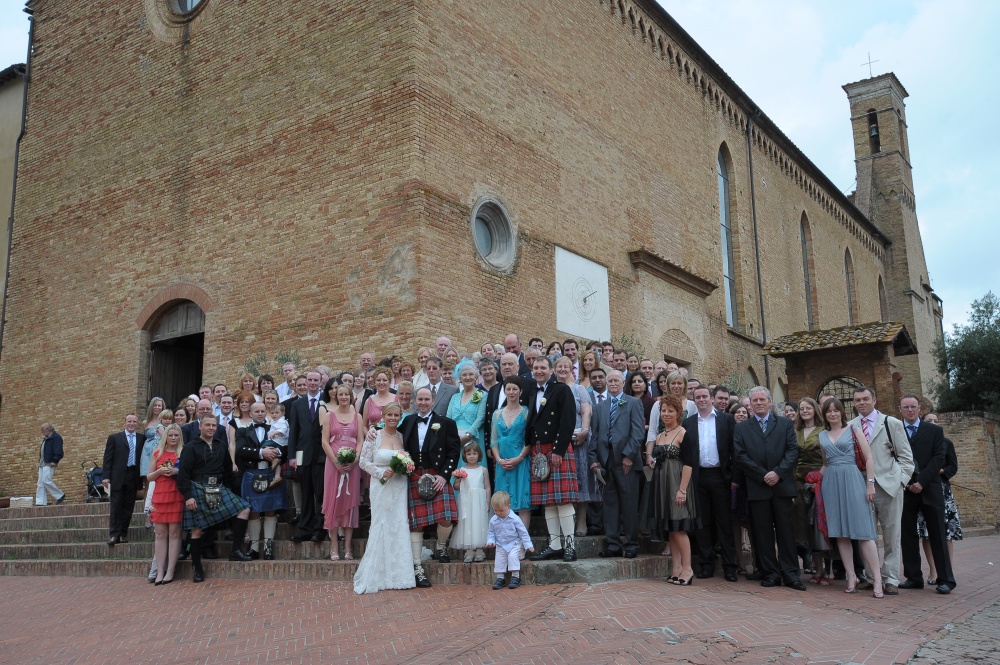 wedding ceremony in san gimignano city center