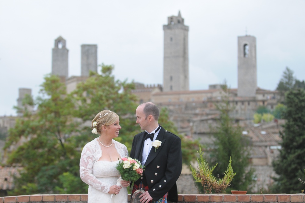 wedding ceremony shooting in san gimignano