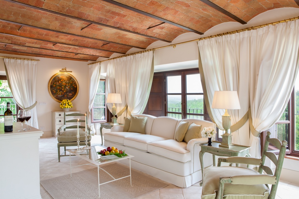 wedding farmhouse with living room in siena