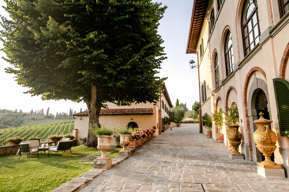 side view of a wedding farmhouse