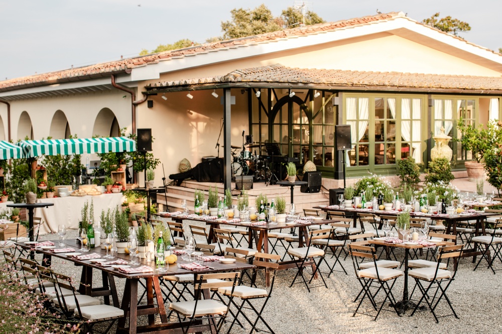 welcome night in a farmhouse in siena