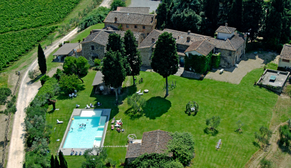 aerial view of a wedding farmhouse in tuscany