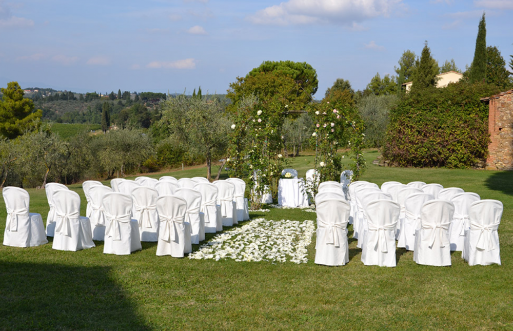 wedding ceremony in a farmhouse in tuscany