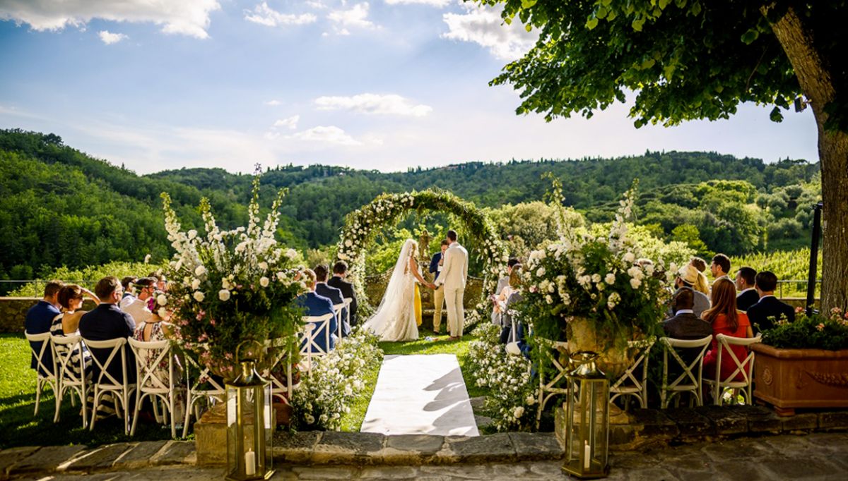 Ceremony at the wedding farmhouse in Siena