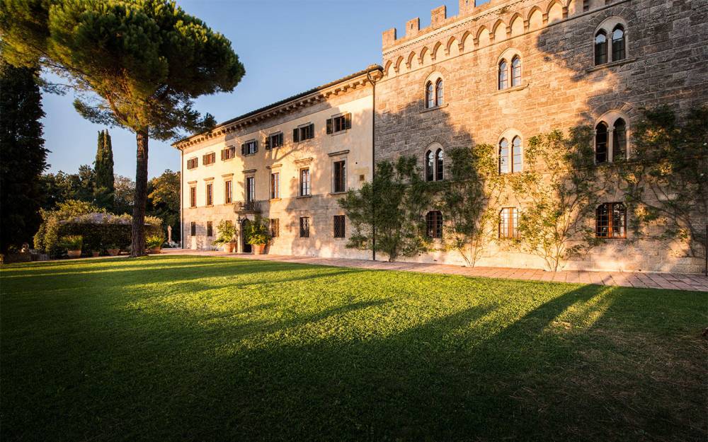 wedding hamlet in tuscany countryside