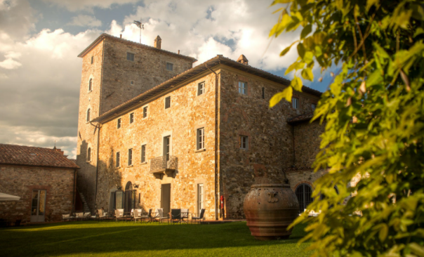 luxury wedding venue in tuscany countryside