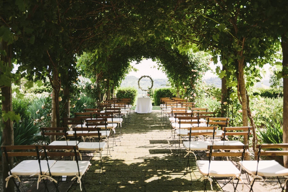 wedding romantic ceremony in tuscany