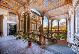 wedding in a frescoed loggia in lucca