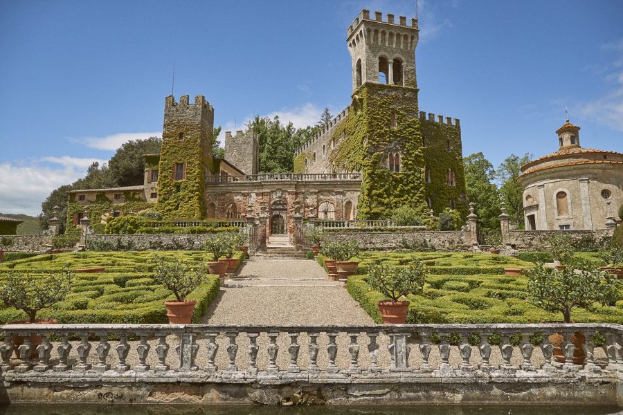 front view of a luxury castle for weddings in siena