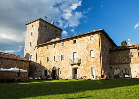 wedding luxury hamlet in tuscany