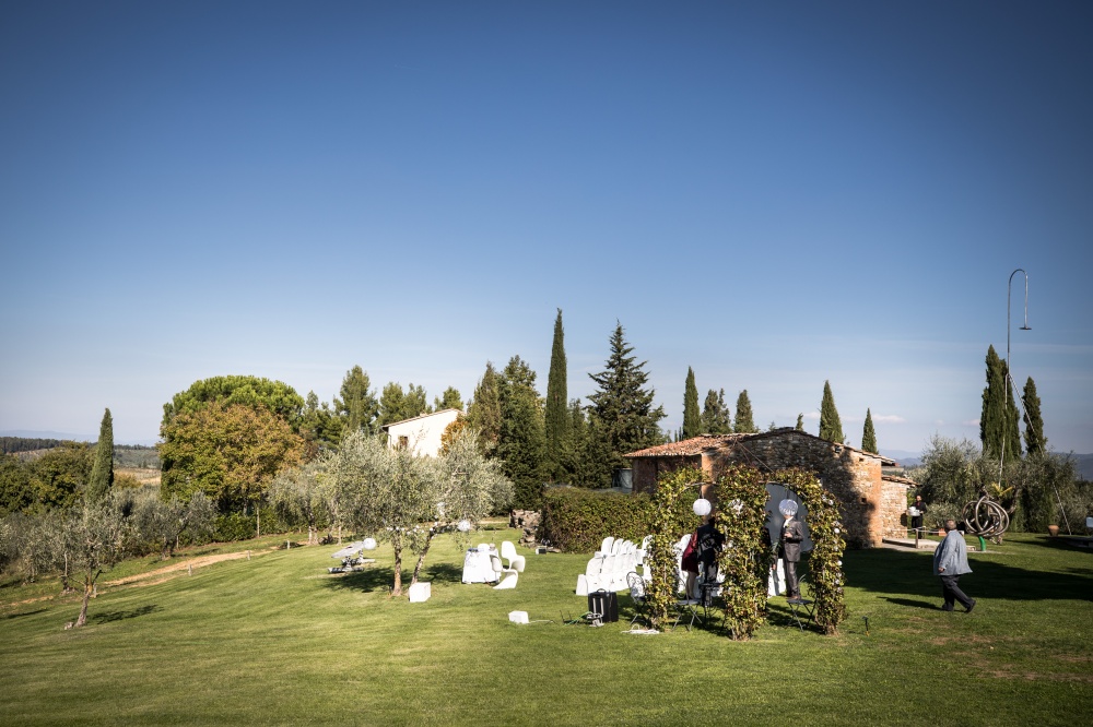 wedding venue in chianti gardens for ceremonies and dinner reception open air